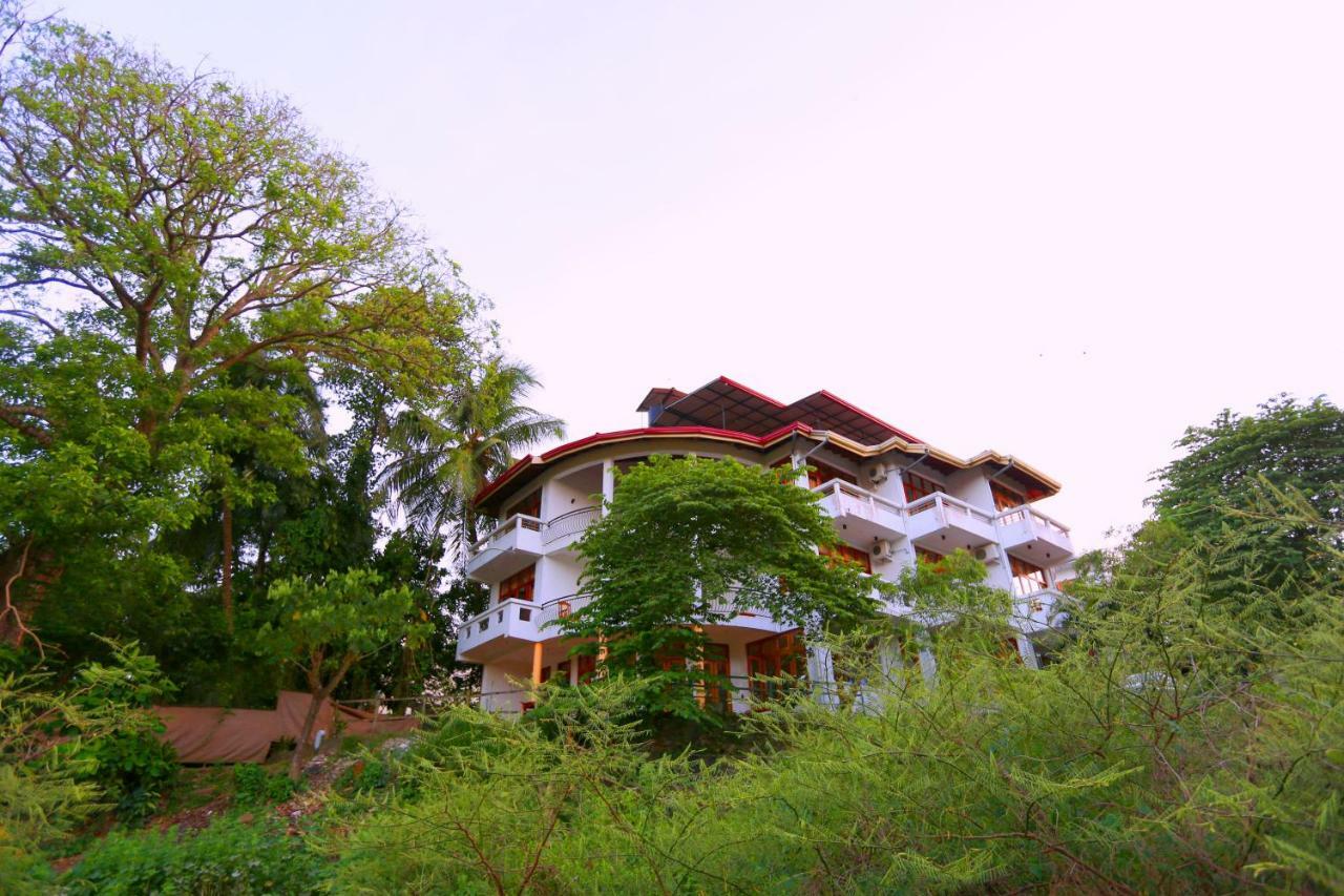 Hotel Mahaweli Spring Sirimalwatta Dış mekan fotoğraf